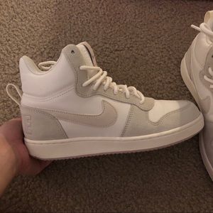 W Nike court borough mid prem